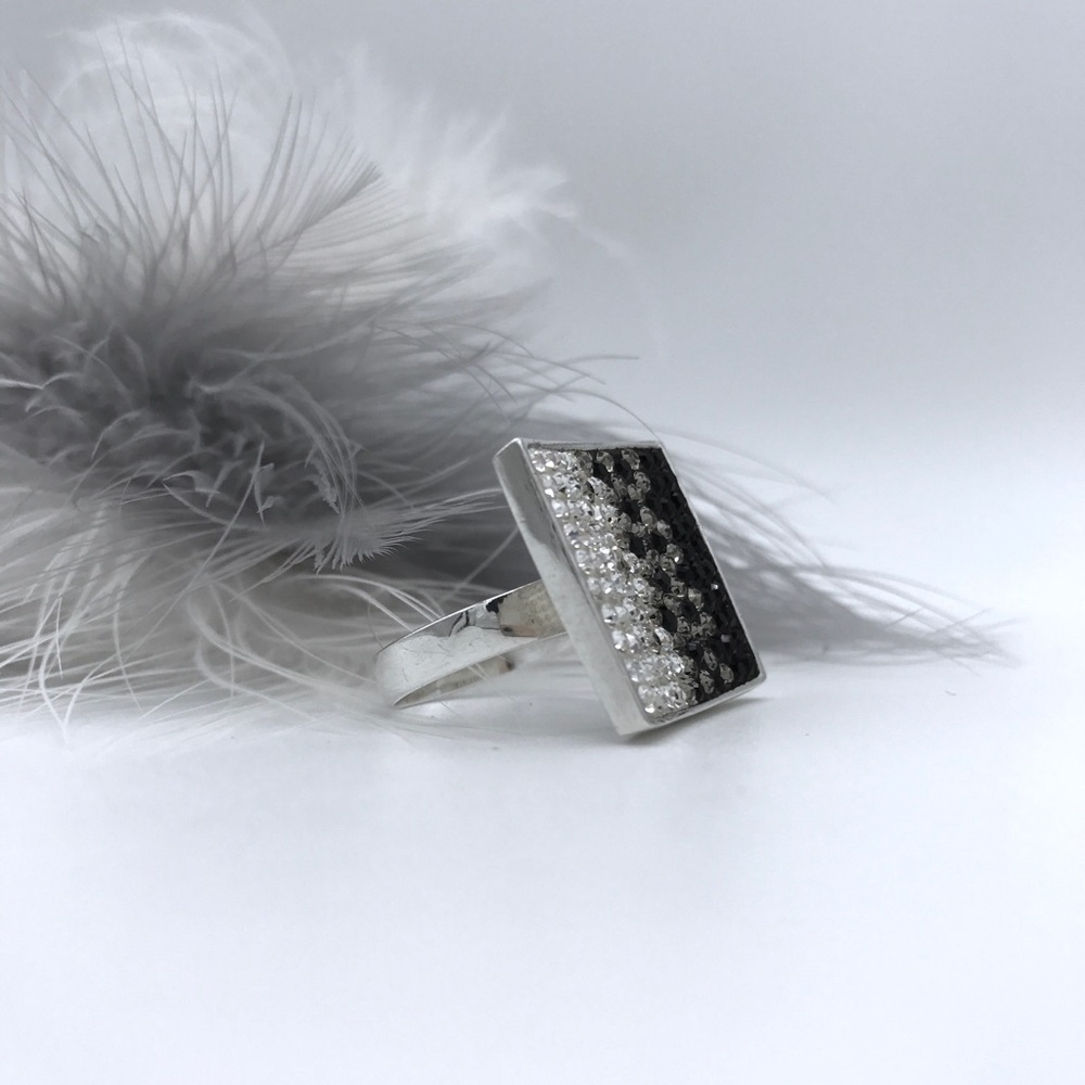.925 Sterling Silver And Crystal Ring 💕